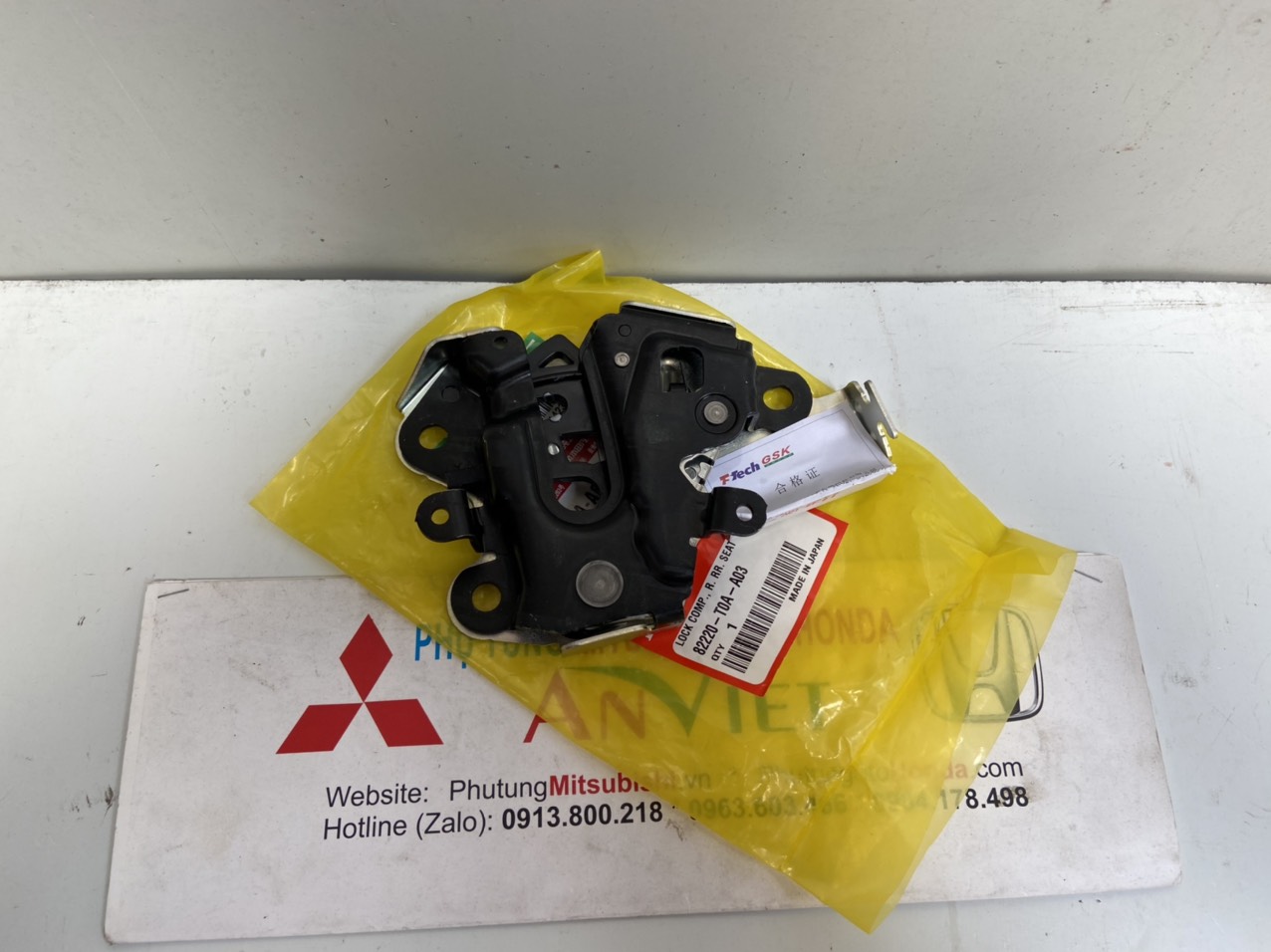 Khoá ngậm cốp sau xe Honda CRV